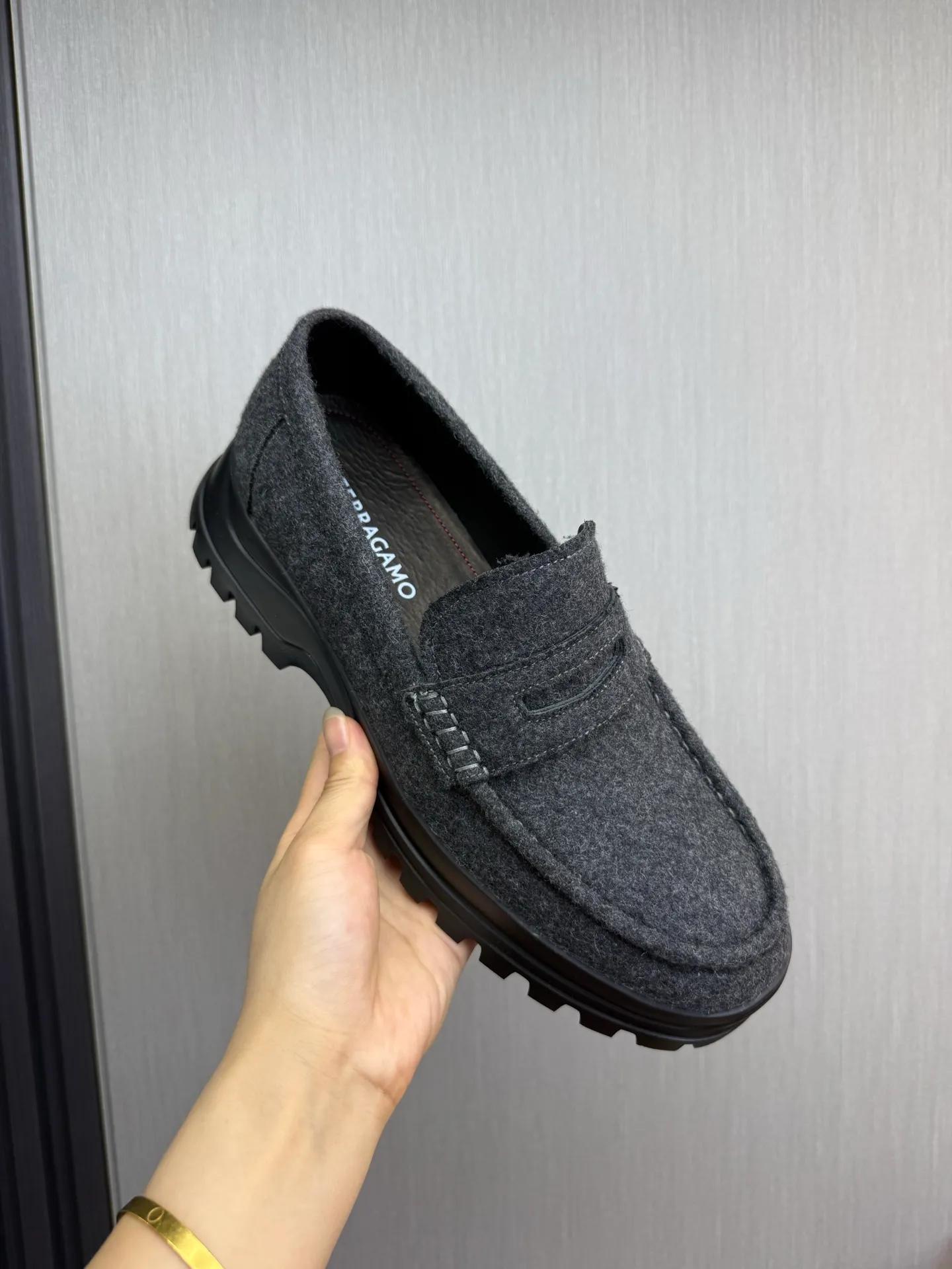 Men's shoes 💰880💰 Ferragamo. [Ferragamo] Men's Loaf leather shoes, the latest hot style, 1:1 original purchase quality, top quality, imported open-edge beaded cowhide leather on the upper, hand-made three-dimensional stitching highlights the round toe design, the inner feet are made of imported cowhide, with original wear-resistant rubber outsole, matching code 39-44, (38, 45 custom-made, non-refundable)